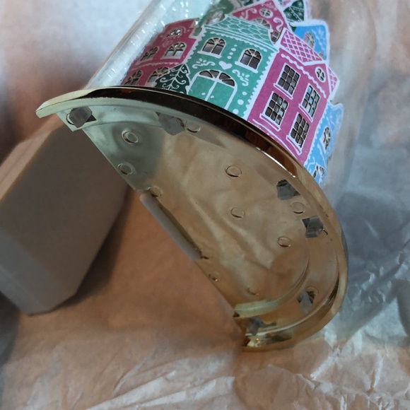 Bath & Body Works Holiday Village Cloche Nightlight Wallflowers Fragrance Plug. - Picture 6 of 11